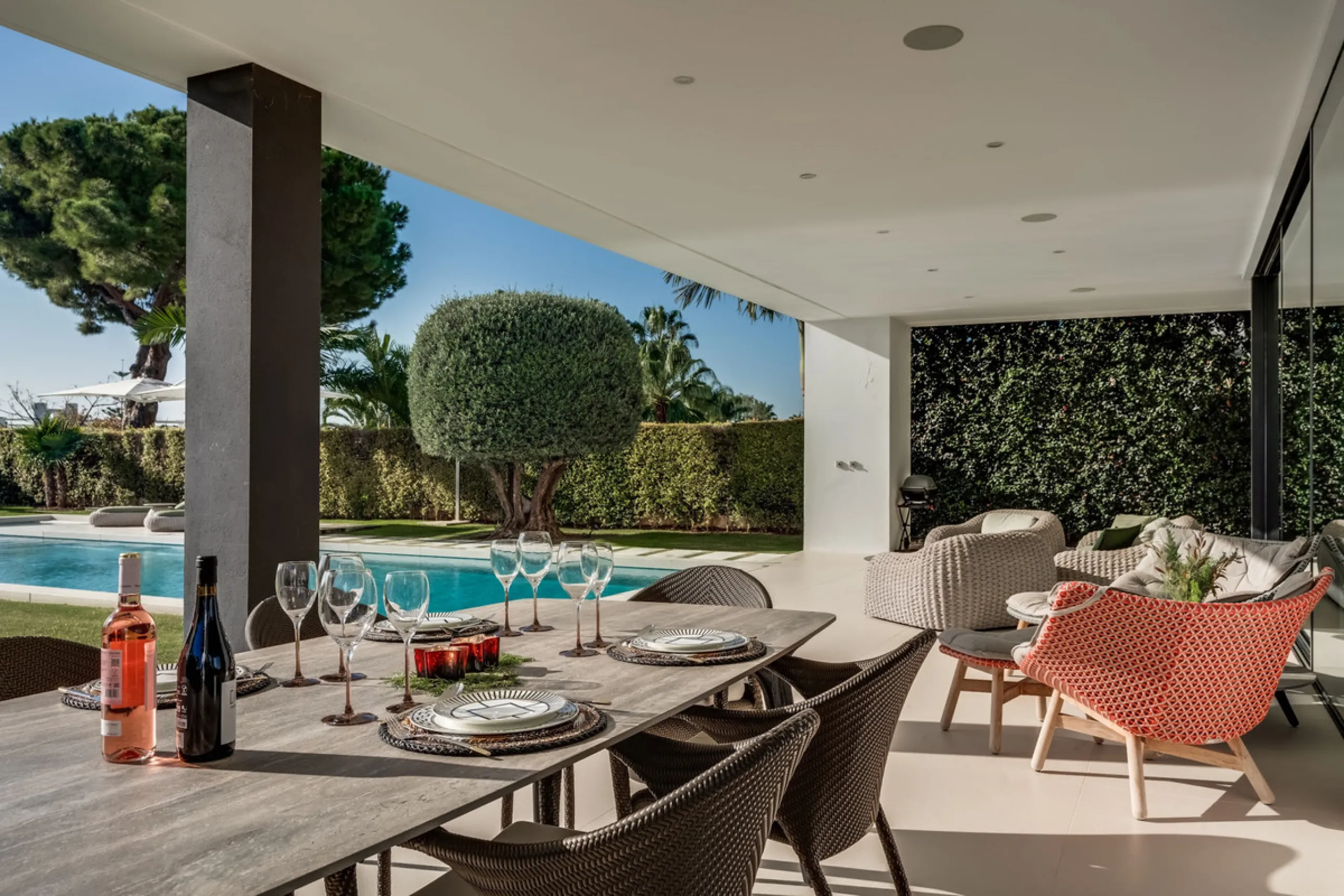 This exceptional villa is nestled within an exclusive gated community in Marbella's prestigious Golden Mile. Set on a generous south-facing plot, the property is bathed in natural sunlight and enjoys breathtaking panoramic sea views from both floors, crea