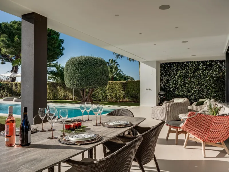 This exceptional villa is nestled within an exclusive gated community in Marbella's prestigious Golden Mile. Set on a generous south-facing plot, the property is bathed in natural sunlight and enjoys breathtaking panoramic sea views from both floors, crea