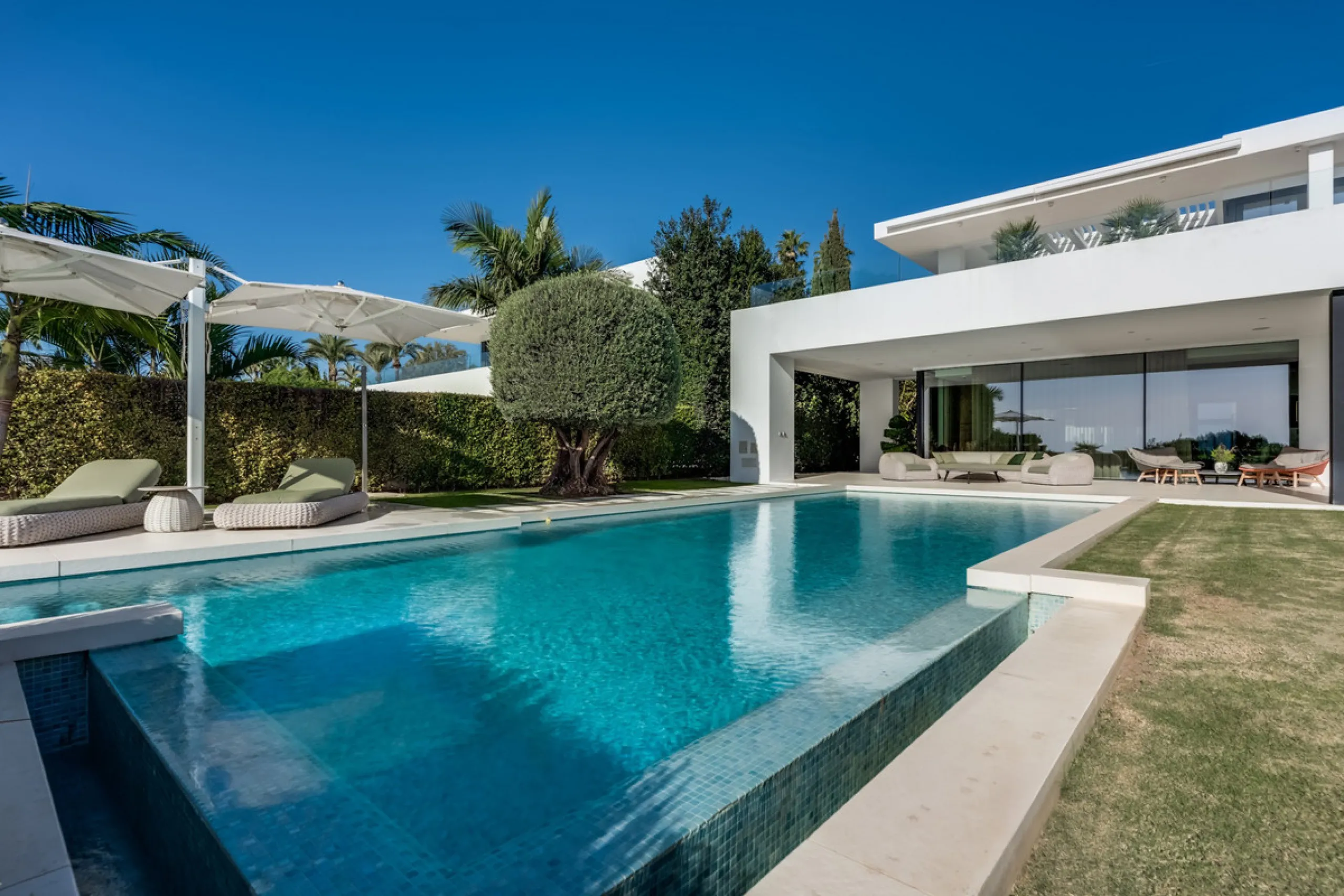 This exceptional villa is nestled within an exclusive gated community in Marbella's prestigious Golden Mile. Set on a generous south-facing plot, the property is bathed in natural sunlight and enjoys breathtaking panoramic sea views from both floors, crea