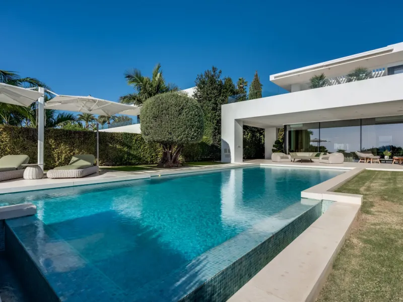 This exceptional villa is nestled within an exclusive gated community in Marbella's prestigious Golden Mile. Set on a generous south-facing plot, the property is bathed in natural sunlight and enjoys breathtaking panoramic sea views from both floors, crea