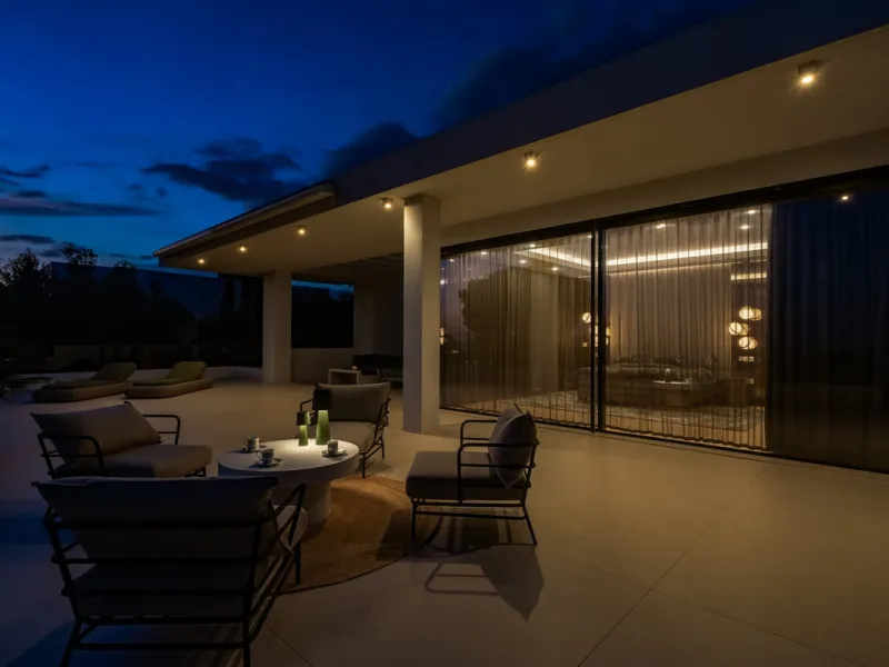 This exceptional villa is nestled within an exclusive gated community in Marbella's prestigious Golden Mile. Set on a generous south-facing plot, the property is bathed in natural sunlight and enjoys breathtaking panoramic sea views from both floors, crea