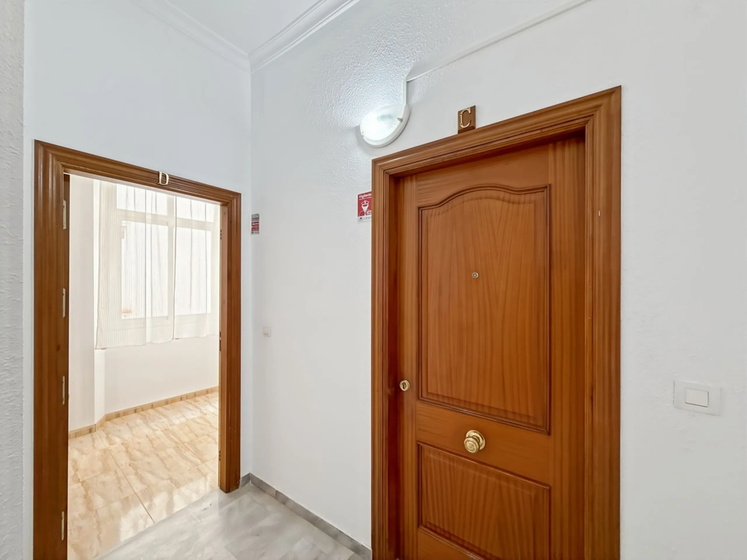 Investing in the historic center of Málaga has never been so profitable or attractive. Just 25 meters from the iconic Calle Larios, these two independent apartments, located on the same floor, represent a unique opportunity for investors seeking a combina