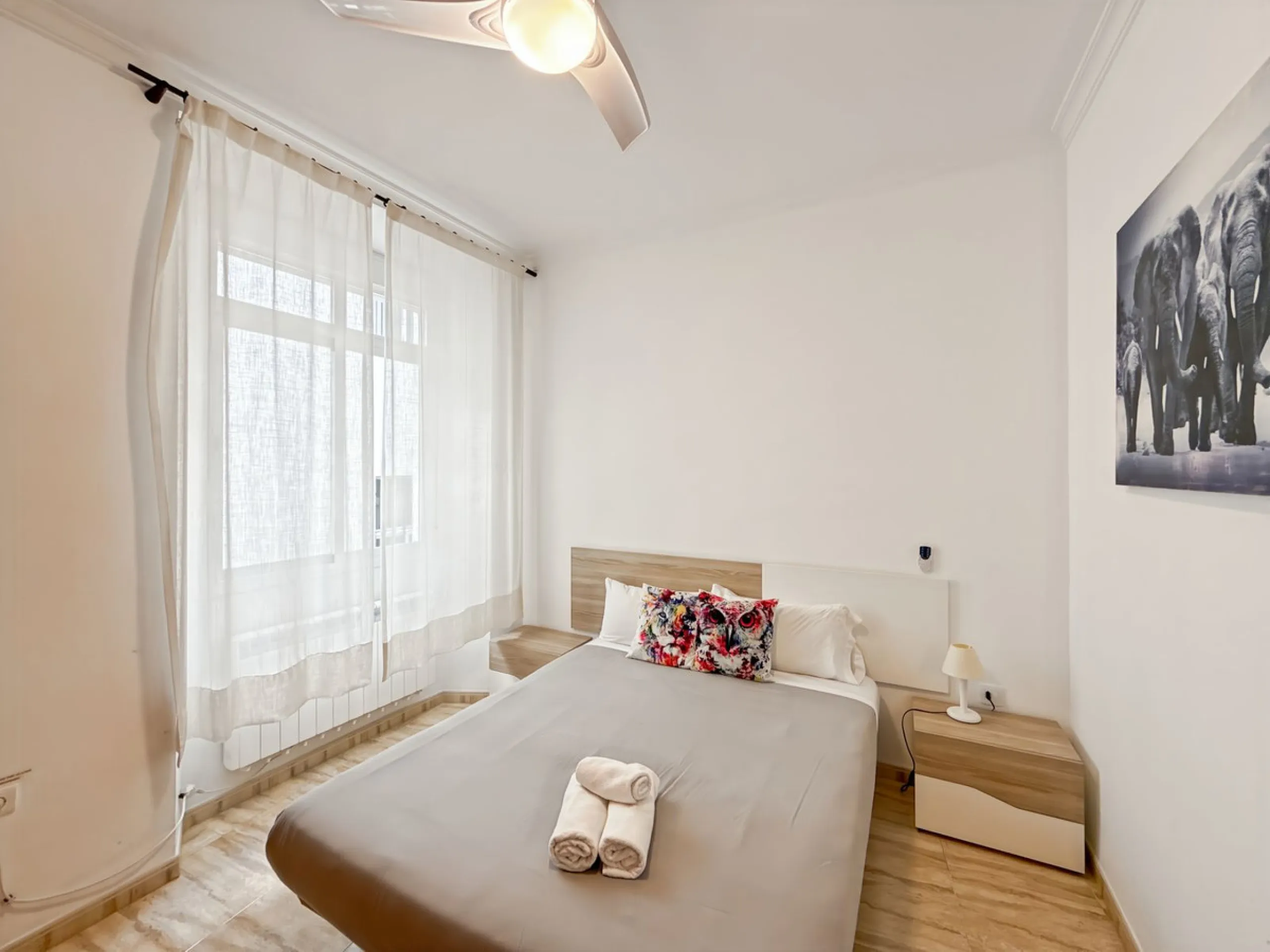 Investing in the historic center of Málaga has never been so profitable or attractive. Just 25 meters from the iconic Calle Larios, these two independent apartments, located on the same floor, represent a unique opportunity for investors seeking a combina