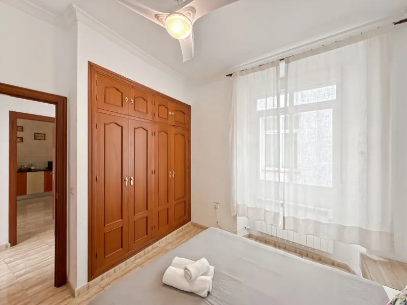 Investing in the historic center of Málaga has never been so profitable or attractive. Just 25 meters from the iconic Calle Larios, these two independent apartments, located on the same floor, represent a unique opportunity for investors seeking a combina