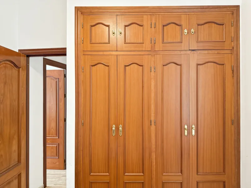 Investing in the historic center of Málaga has never been so profitable or attractive. Just 25 meters from the iconic Calle Larios, these two independent apartments, located on the same floor, represent a unique opportunity for investors seeking a combina