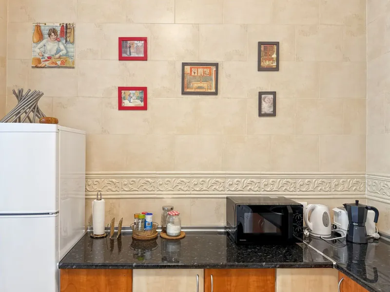 Investing in the historic center of Málaga has never been so profitable or attractive. Just 25 meters from the iconic Calle Larios, these two independent apartments, located on the same floor, represent a unique opportunity for investors seeking a combina