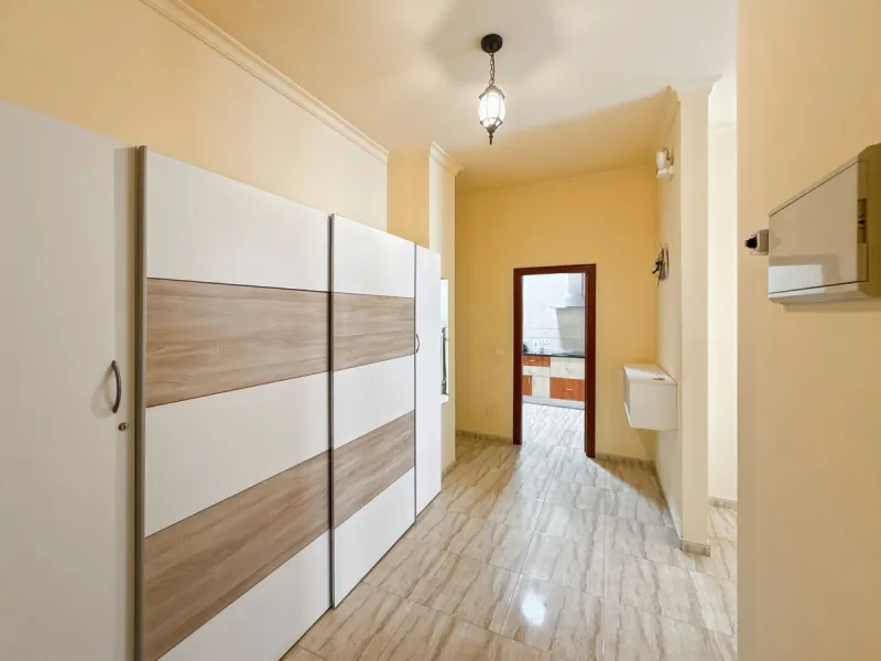 Investing in the historic center of Málaga has never been so profitable or attractive. Just 25 meters from the iconic Calle Larios, these two independent apartments, located on the same floor, represent a unique opportunity for investors seeking a combina