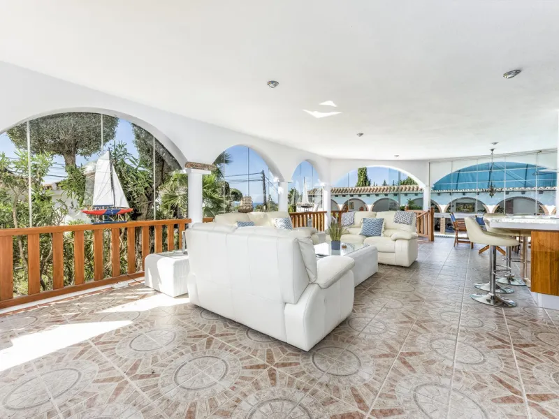 House - Detached Villa в продаже в Benalmadena, Málaga. В доме 6 спален и 6 ванных комнат. Площадь дома 500 м². Площадь участка 1590 м²
