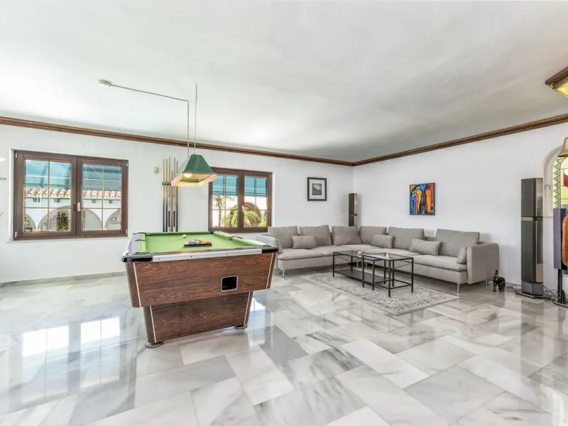 House - Detached Villa в продаже в Benalmadena, Málaga. В доме 6 спален и 6 ванных комнат. Площадь дома 500 м². Площадь участка 1590 м²