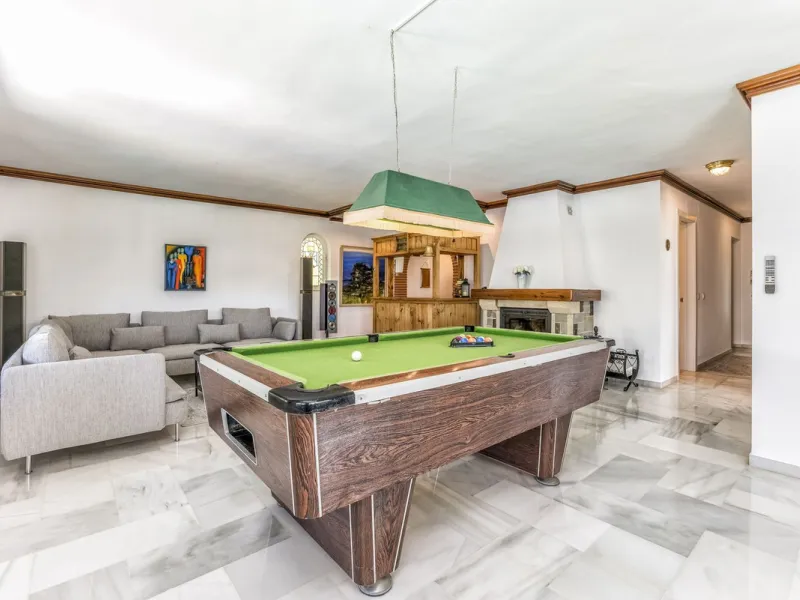 House - Detached Villa в продаже в Benalmadena, Málaga. В доме 6 спален и 6 ванных комнат. Площадь дома 500 м². Площадь участка 1590 м²