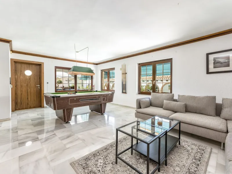 House - Detached Villa в продаже в Benalmadena, Málaga. В доме 6 спален и 6 ванных комнат. Площадь дома 500 м². Площадь участка 1590 м²