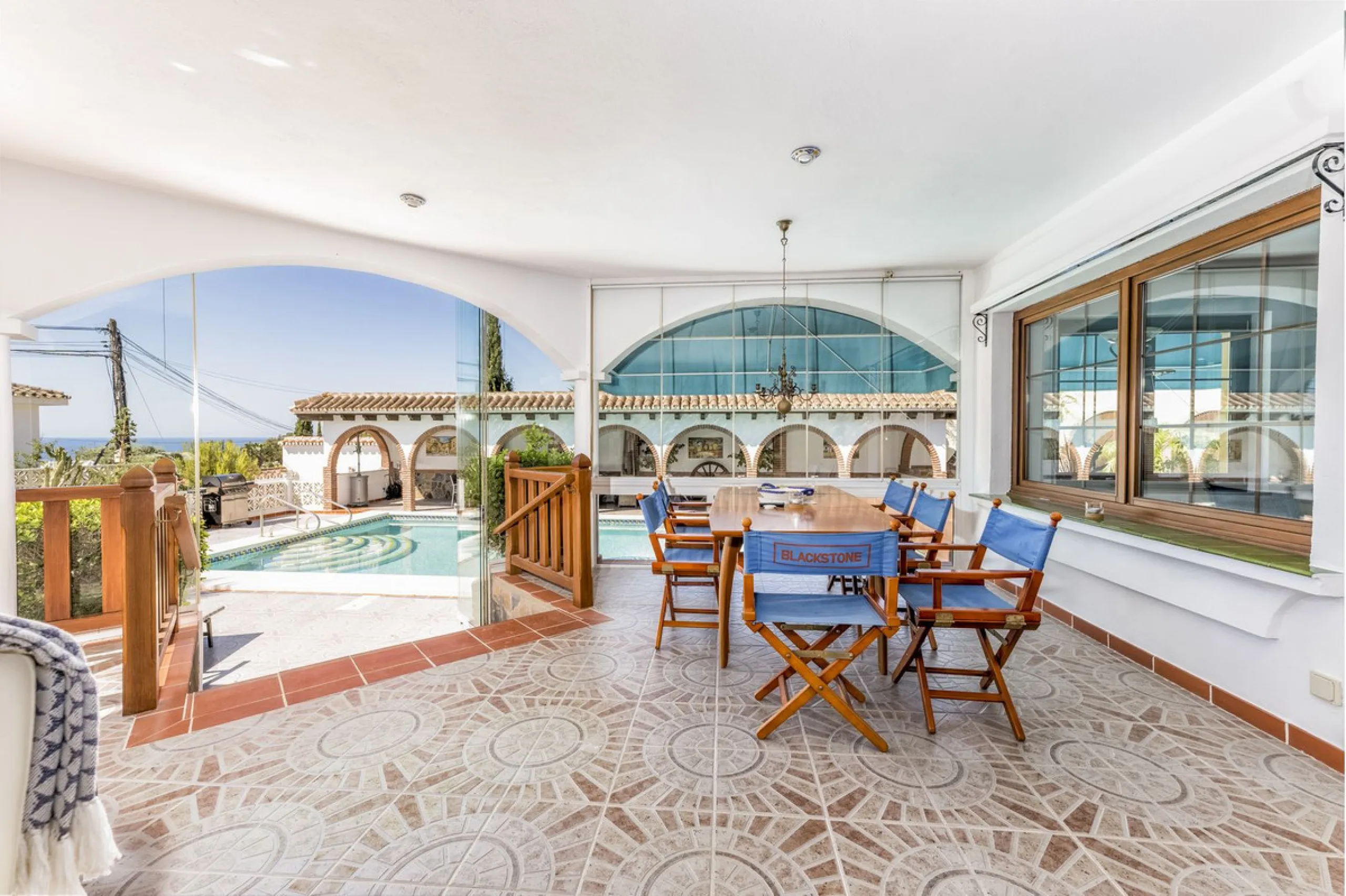 House - Detached Villa в продаже в Benalmadena, Málaga. В доме 6 спален и 6 ванных комнат. Площадь дома 500 м². Площадь участка 1590 м²