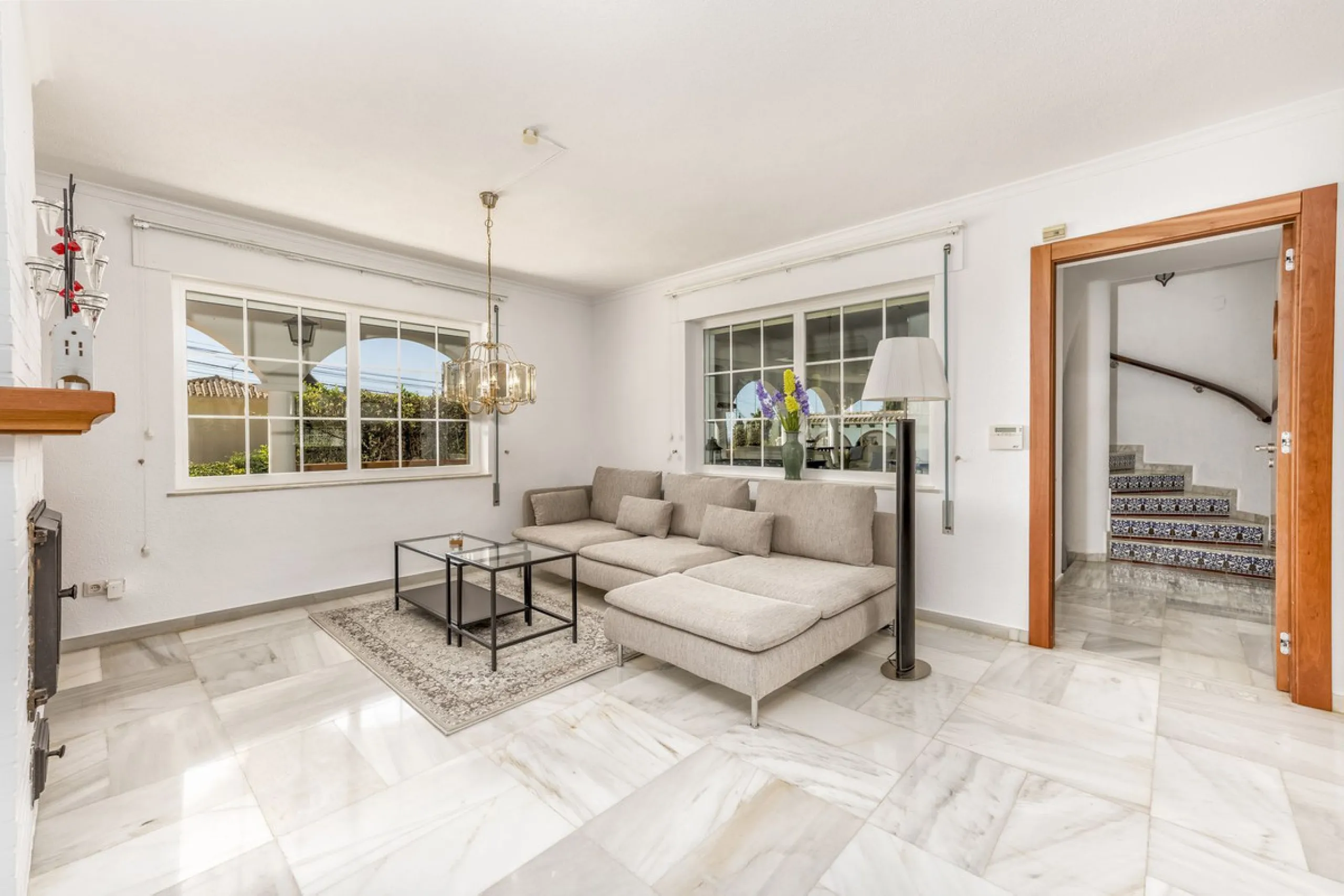 House - Detached Villa в продаже в Benalmadena, Málaga. В доме 6 спален и 6 ванных комнат. Площадь дома 500 м². Площадь участка 1590 м²