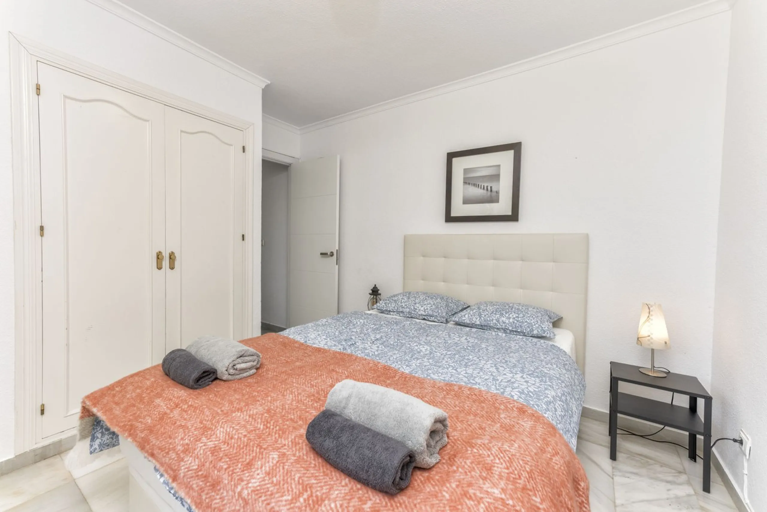 House - Detached Villa в продаже в Benalmadena, Málaga. В доме 6 спален и 6 ванных комнат. Площадь дома 500 м². Площадь участка 1590 м²