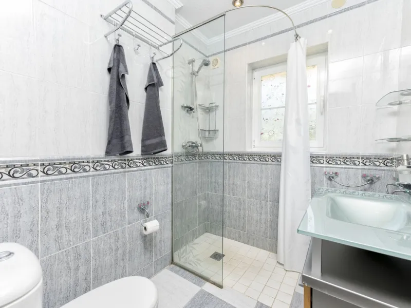 House - Detached Villa в продаже в Benalmadena, Málaga. В доме 6 спален и 6 ванных комнат. Площадь дома 500 м². Площадь участка 1590 м²
