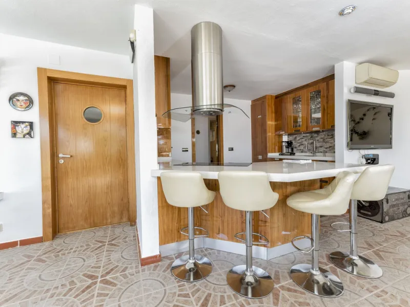 House - Detached Villa в продаже в Benalmadena, Málaga. В доме 6 спален и 6 ванных комнат. Площадь дома 500 м². Площадь участка 1590 м²