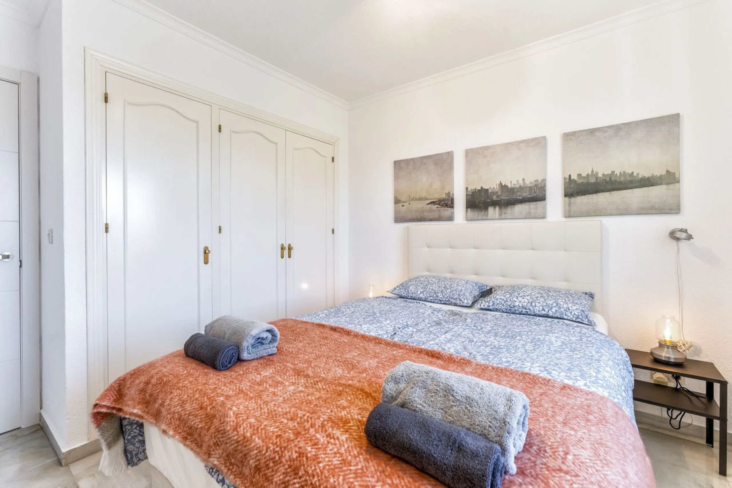 House - Detached Villa в продаже в Benalmadena, Málaga. В доме 6 спален и 6 ванных комнат. Площадь дома 500 м². Площадь участка 1590 м²