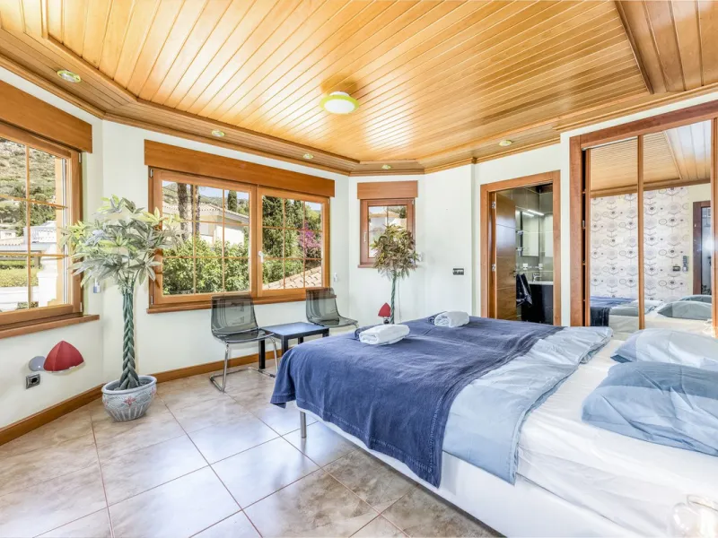 House - Detached Villa в продаже в Benalmadena, Málaga. В доме 6 спален и 6 ванных комнат. Площадь дома 500 м². Площадь участка 1590 м²