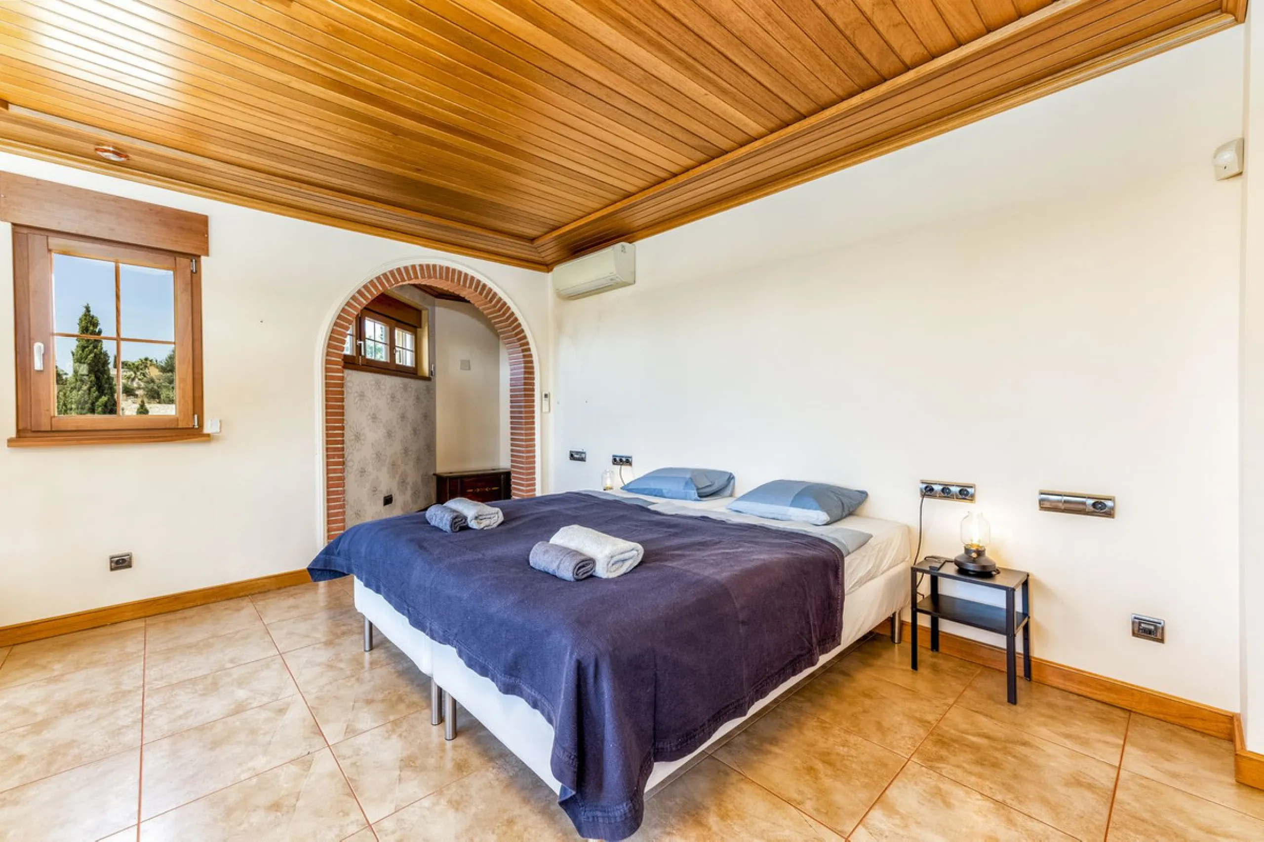 House - Detached Villa в продаже в Benalmadena, Málaga. В доме 6 спален и 6 ванных комнат. Площадь дома 500 м². Площадь участка 1590 м²