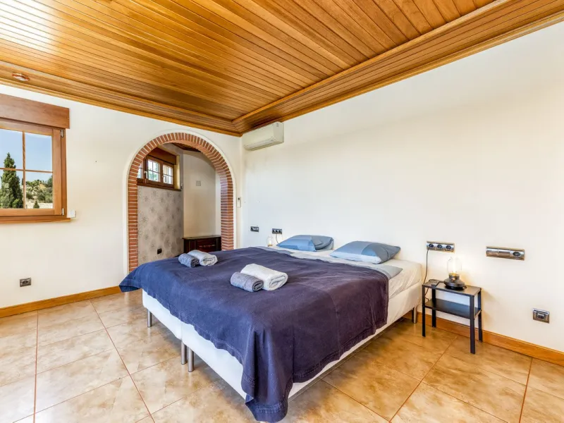 House - Detached Villa в продаже в Benalmadena, Málaga. В доме 6 спален и 6 ванных комнат. Площадь дома 500 м². Площадь участка 1590 м²