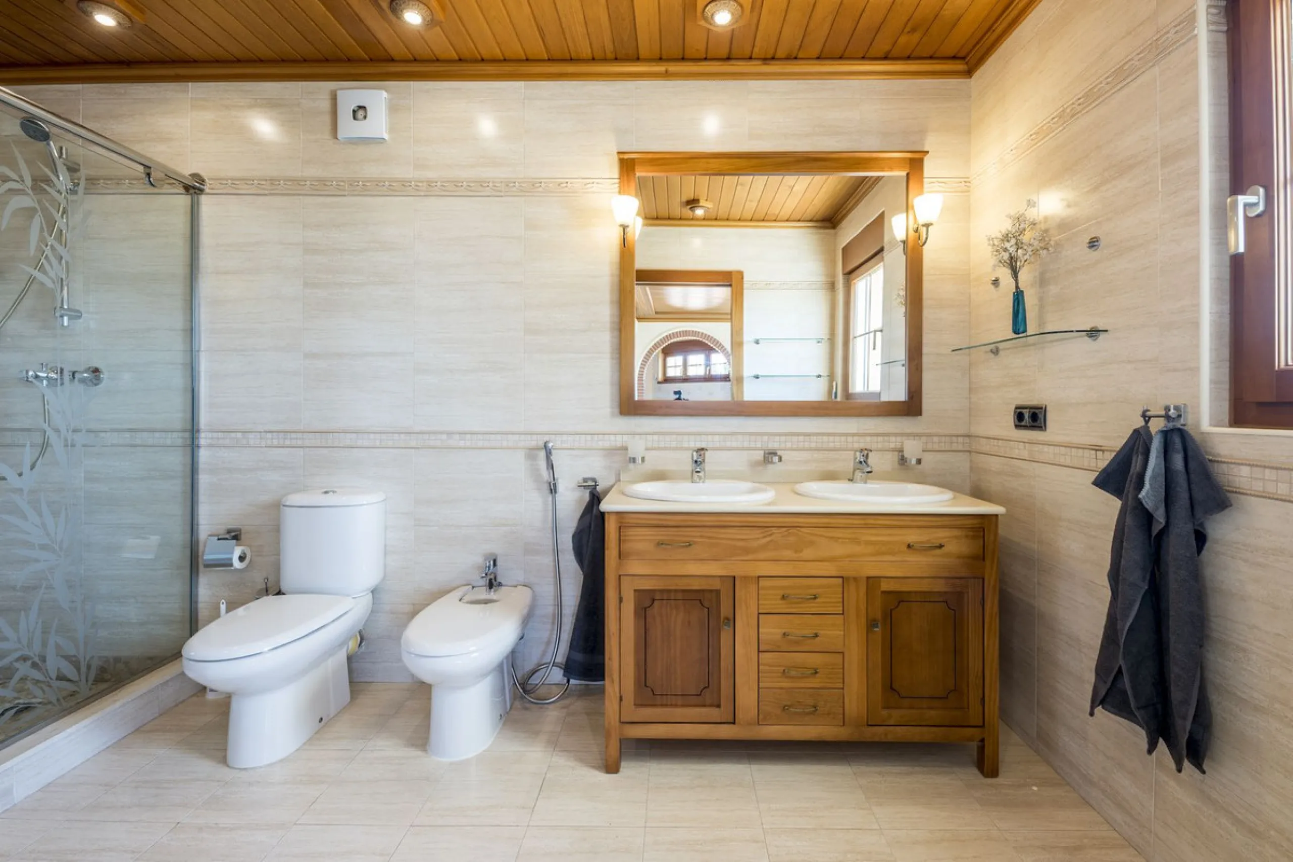 House - Detached Villa в продаже в Benalmadena, Málaga. В доме 6 спален и 6 ванных комнат. Площадь дома 500 м². Площадь участка 1590 м²