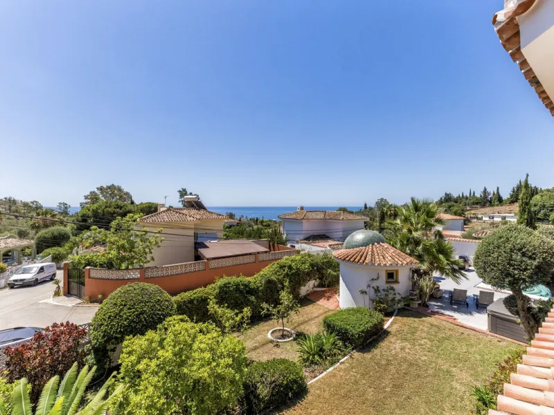 House - Detached Villa в продаже в Benalmadena, Málaga. В доме 6 спален и 6 ванных комнат. Площадь дома 500 м². Площадь участка 1590 м²