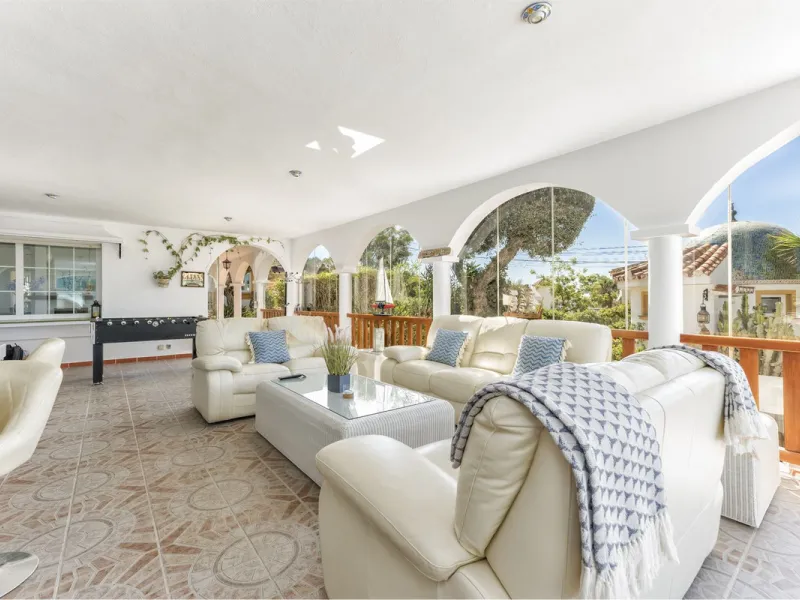 House - Detached Villa в продаже в Benalmadena, Málaga. В доме 6 спален и 6 ванных комнат. Площадь дома 500 м². Площадь участка 1590 м²