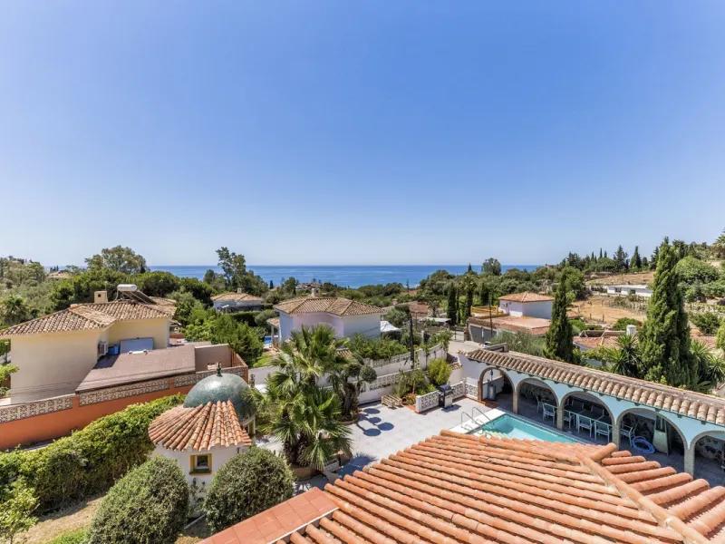 House - Detached Villa в продаже в Benalmadena, Málaga. В доме 6 спален и 6 ванных комнат. Площадь дома 500 м². Площадь участка 1590 м²