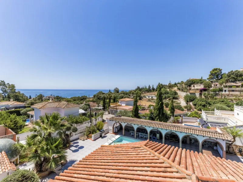 House - Detached Villa в продаже в Benalmadena, Málaga. В доме 6 спален и 6 ванных комнат. Площадь дома 500 м². Площадь участка 1590 м²