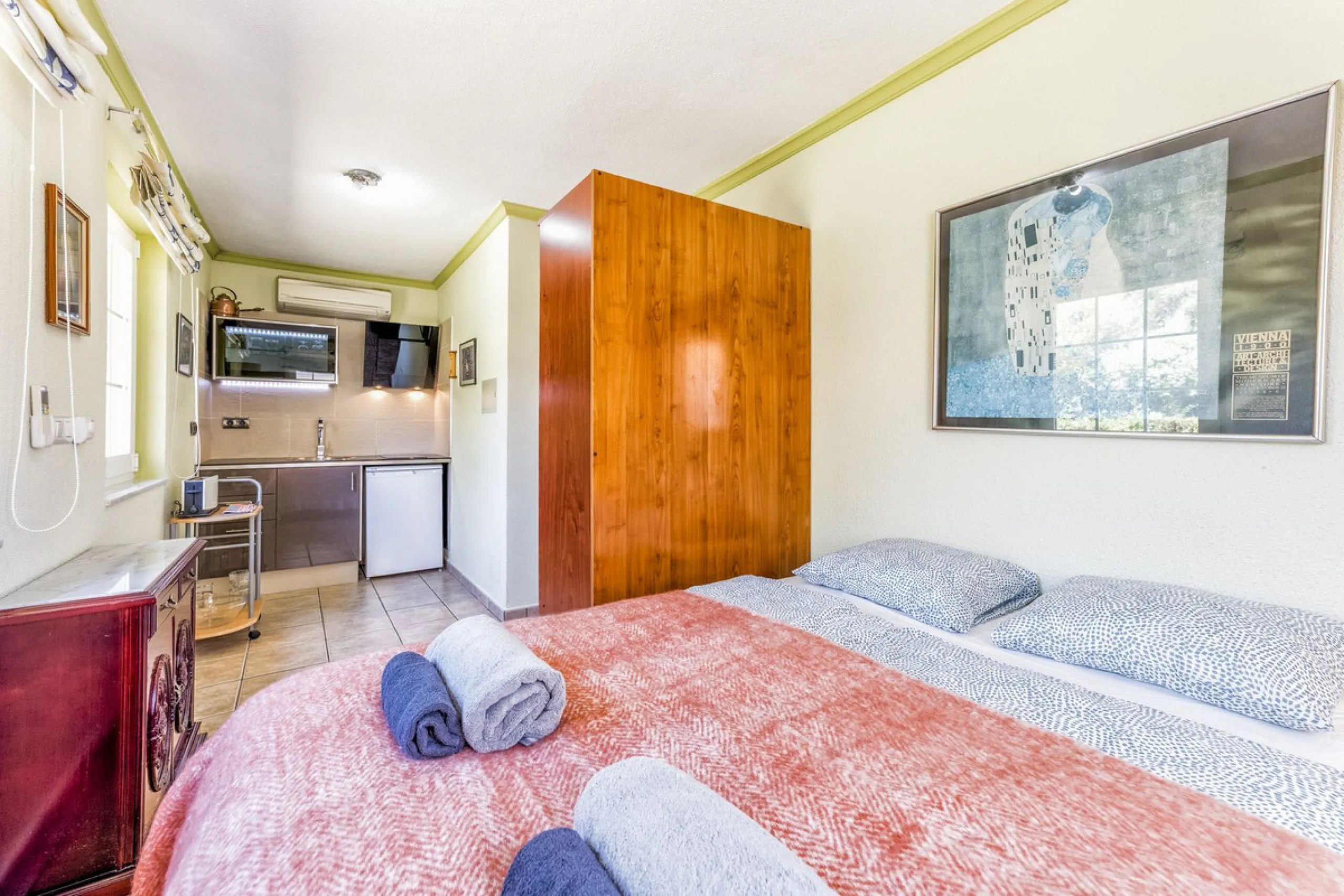 House - Detached Villa в продаже в Benalmadena, Málaga. В доме 6 спален и 6 ванных комнат. Площадь дома 500 м². Площадь участка 1590 м²