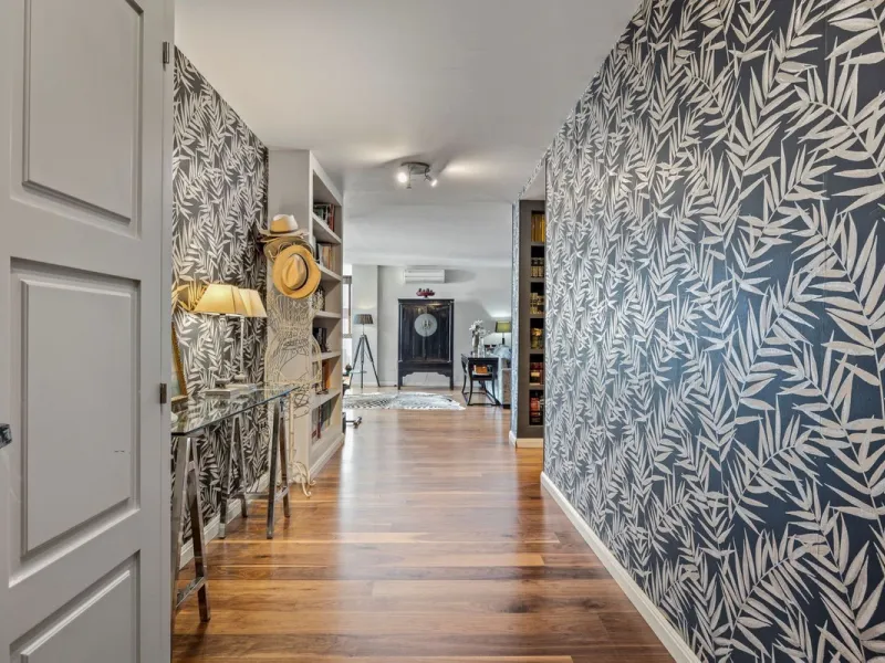 Discover this exclusive gem on the beachfront, where luxury and elegance blend seamlessly to offer you an unparalleled lifestyle in one of the most privileged areas of Málaga Capital, the Cerrado de Calderón urbanization.