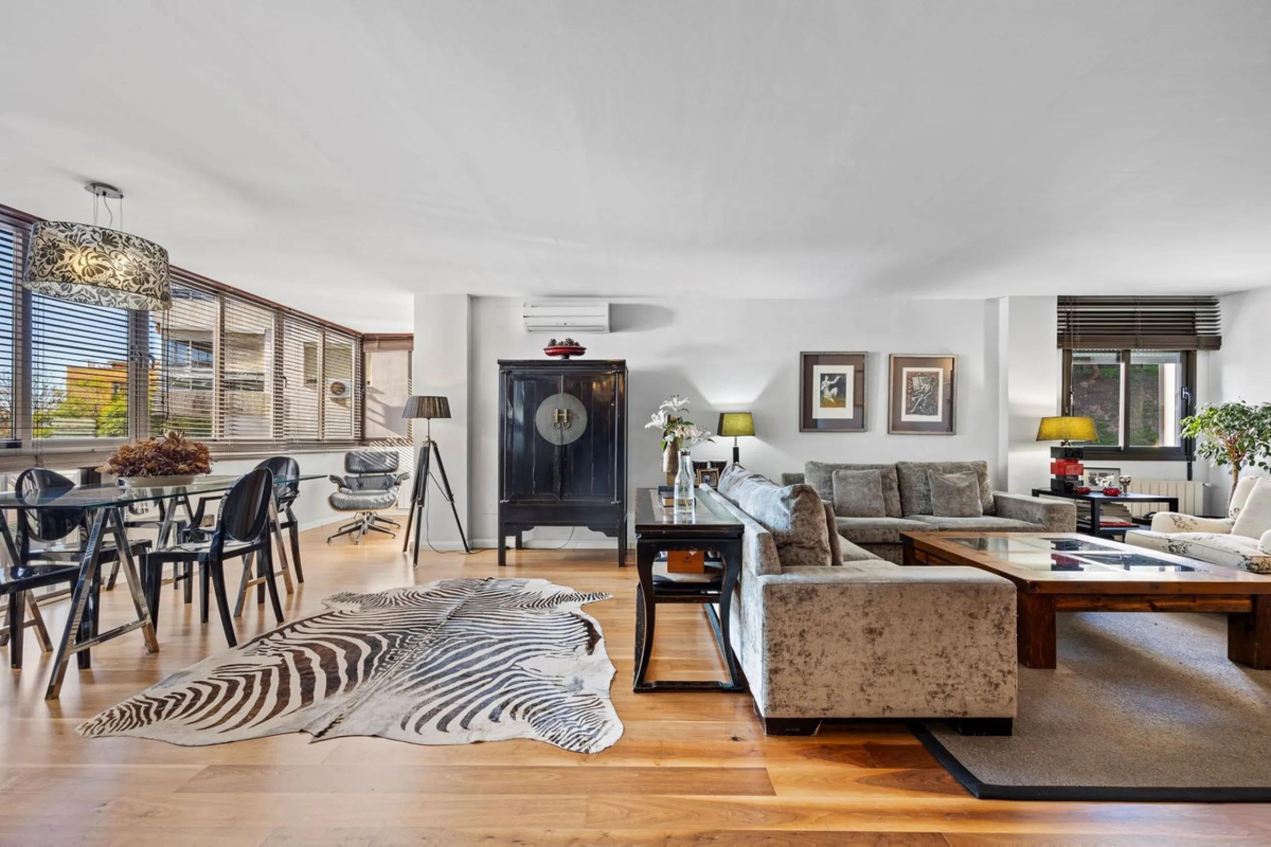 Discover this exclusive gem on the beachfront, where luxury and elegance blend seamlessly to offer you an unparalleled lifestyle in one of the most privileged areas of Málaga Capital, the Cerrado de Calderón urbanization.