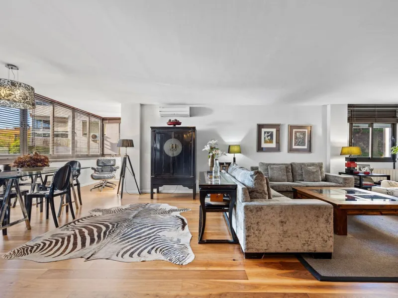 Discover this exclusive gem on the beachfront, where luxury and elegance blend seamlessly to offer you an unparalleled lifestyle in one of the most privileged areas of Málaga Capital, the Cerrado de Calderón urbanization.
