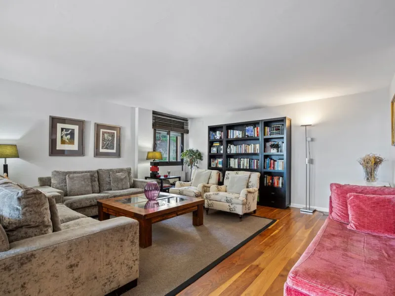 Discover this exclusive gem on the beachfront, where luxury and elegance blend seamlessly to offer you an unparalleled lifestyle in one of the most privileged areas of Málaga Capital, the Cerrado de Calderón urbanization.