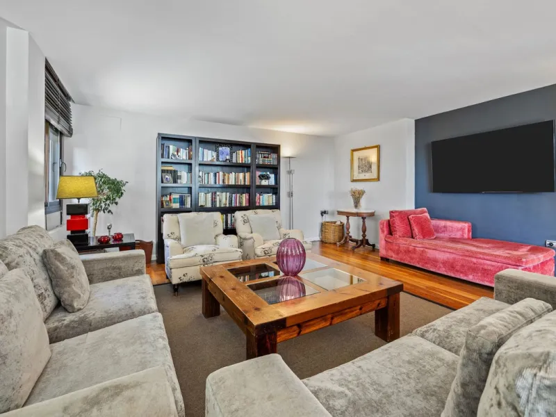 Discover this exclusive gem on the beachfront, where luxury and elegance blend seamlessly to offer you an unparalleled lifestyle in one of the most privileged areas of Málaga Capital, the Cerrado de Calderón urbanization.