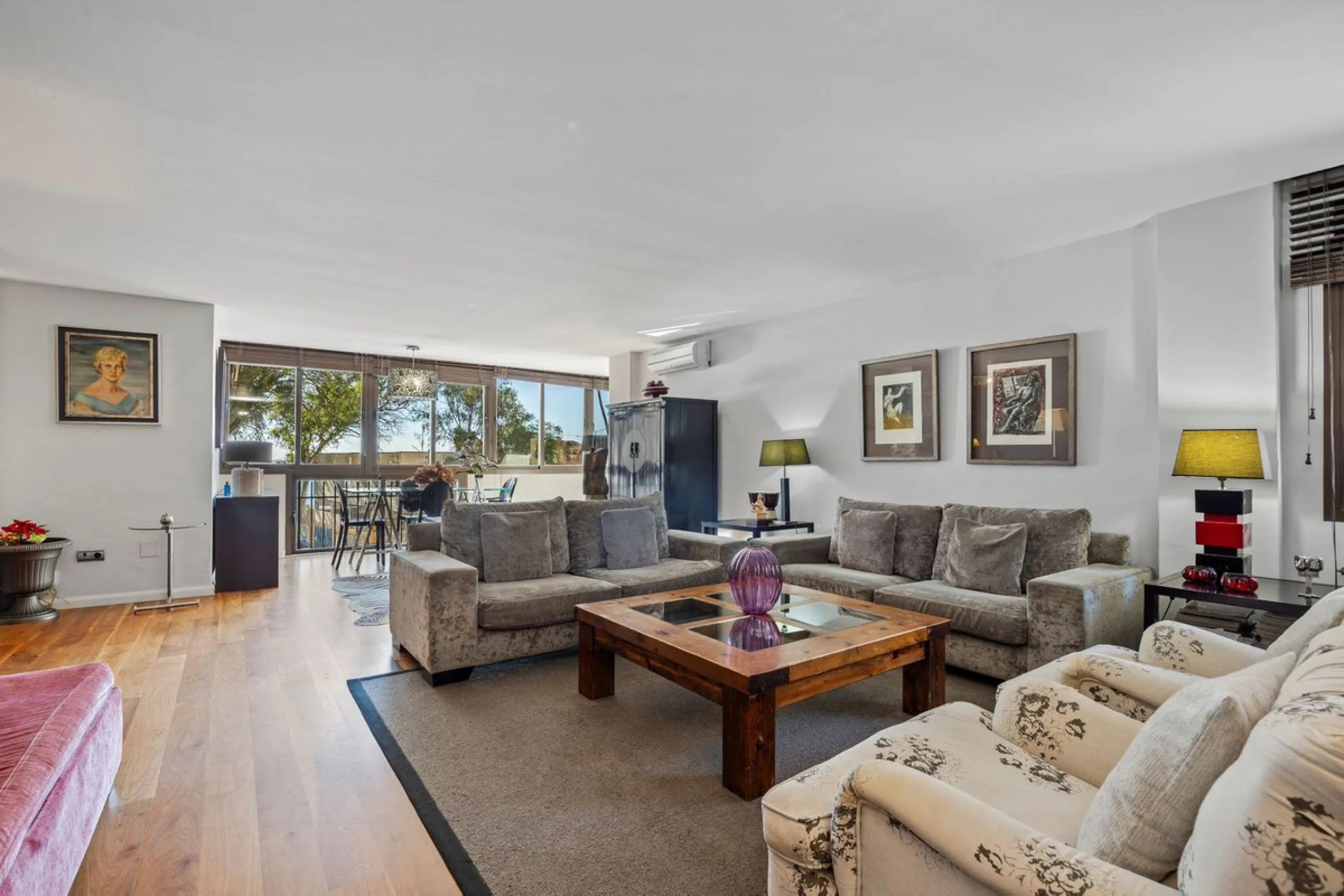 Discover this exclusive gem on the beachfront, where luxury and elegance blend seamlessly to offer you an unparalleled lifestyle in one of the most privileged areas of Málaga Capital, the Cerrado de Calderón urbanization.
