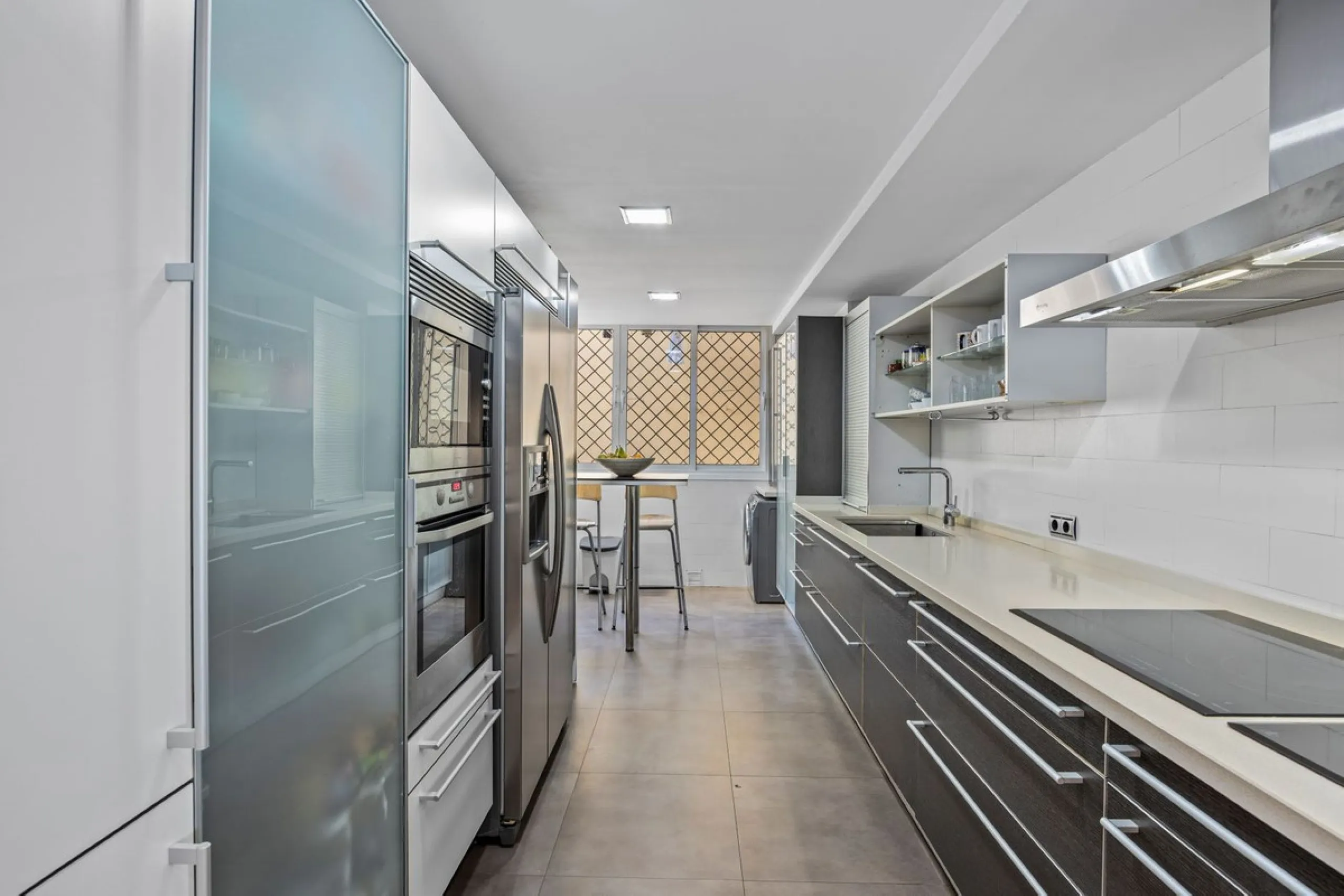 Discover this exclusive gem on the beachfront, where luxury and elegance blend seamlessly to offer you an unparalleled lifestyle in one of the most privileged areas of Málaga Capital, the Cerrado de Calderón urbanization.