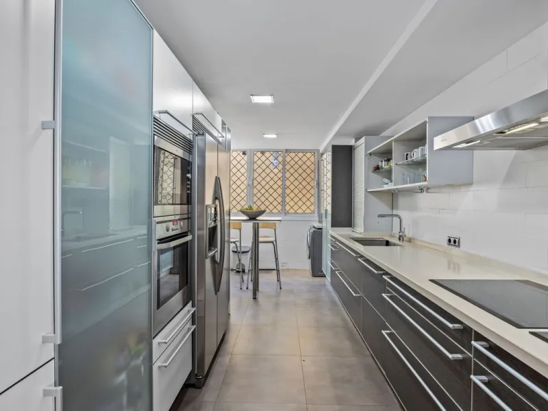 Discover this exclusive gem on the beachfront, where luxury and elegance blend seamlessly to offer you an unparalleled lifestyle in one of the most privileged areas of Málaga Capital, the Cerrado de Calderón urbanization.
