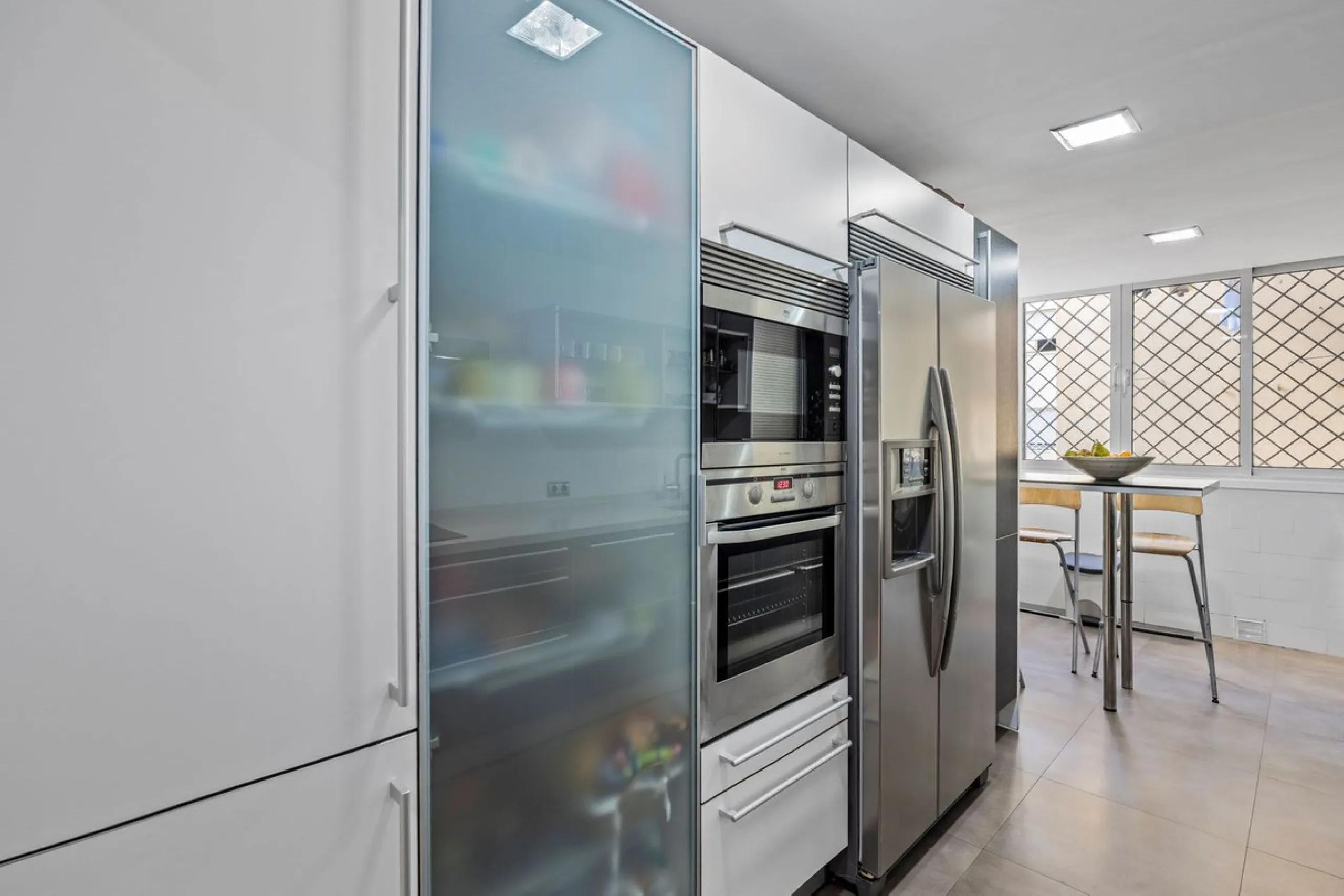 Discover this exclusive gem on the beachfront, where luxury and elegance blend seamlessly to offer you an unparalleled lifestyle in one of the most privileged areas of Málaga Capital, the Cerrado de Calderón urbanization.