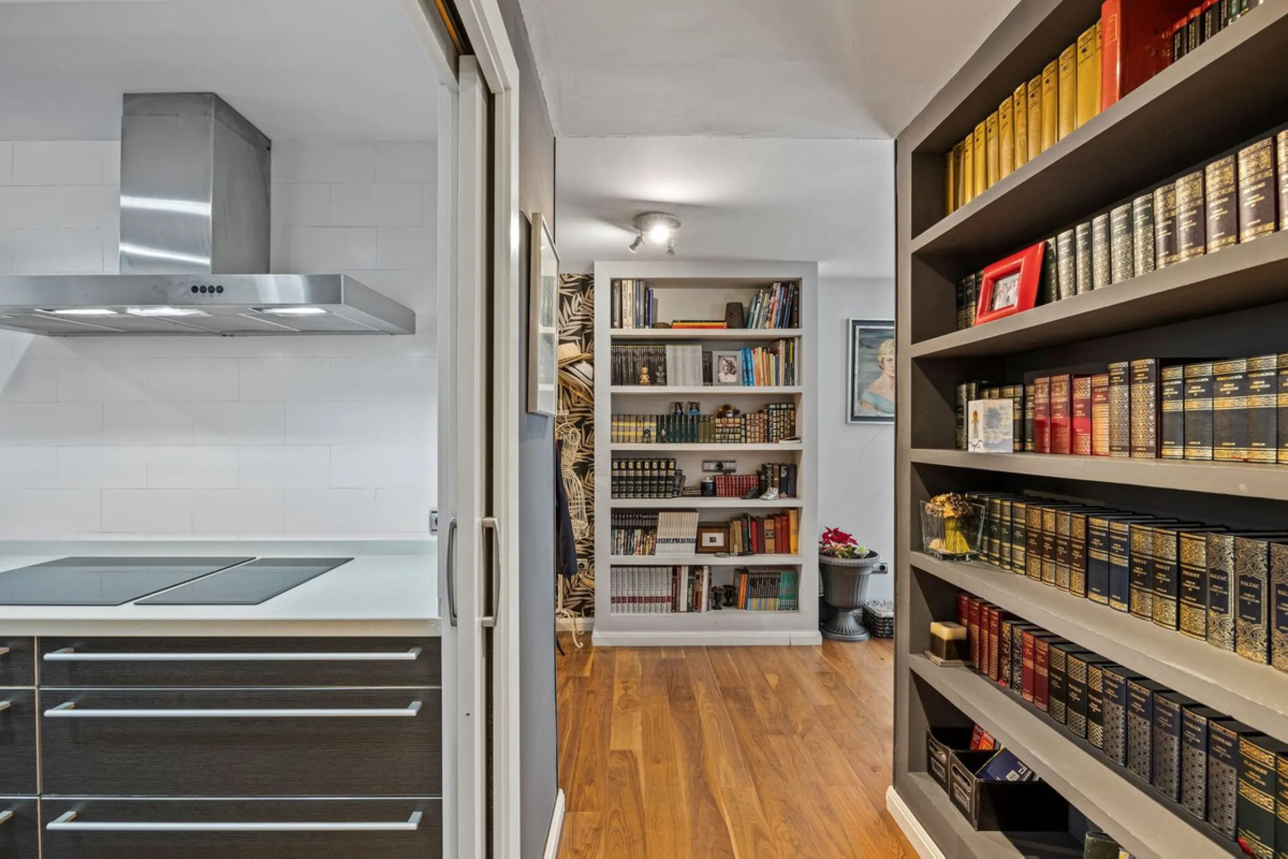 Discover this exclusive gem on the beachfront, where luxury and elegance blend seamlessly to offer you an unparalleled lifestyle in one of the most privileged areas of Málaga Capital, the Cerrado de Calderón urbanization.