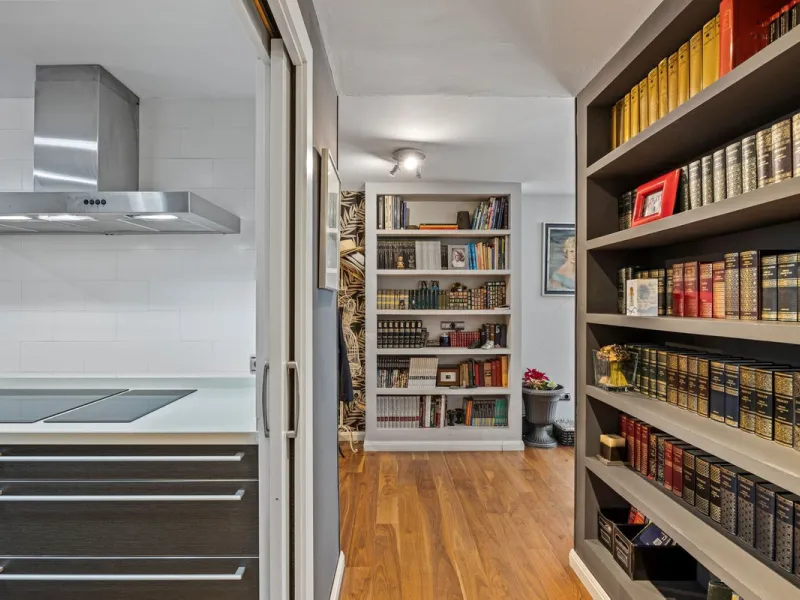 Discover this exclusive gem on the beachfront, where luxury and elegance blend seamlessly to offer you an unparalleled lifestyle in one of the most privileged areas of Málaga Capital, the Cerrado de Calderón urbanization.