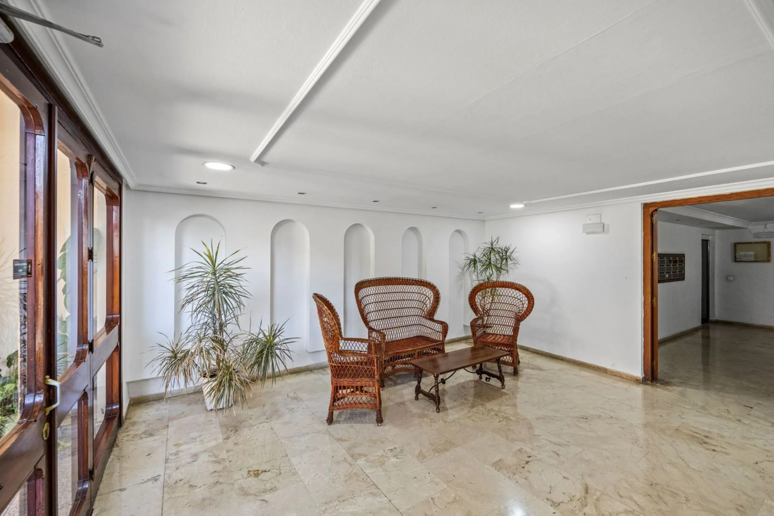 Discover this exclusive gem on the beachfront, where luxury and elegance blend seamlessly to offer you an unparalleled lifestyle in one of the most privileged areas of Málaga Capital, the Cerrado de Calderón urbanization.
