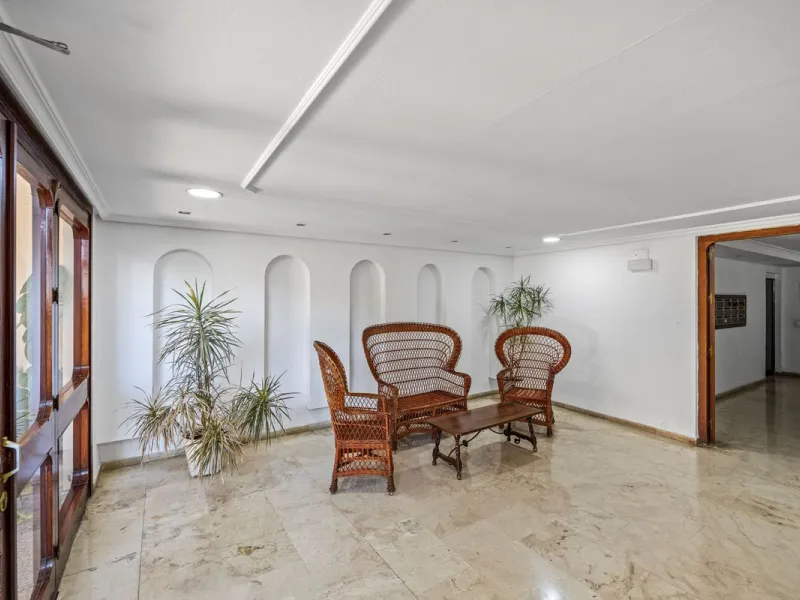Discover this exclusive gem on the beachfront, where luxury and elegance blend seamlessly to offer you an unparalleled lifestyle in one of the most privileged areas of Málaga Capital, the Cerrado de Calderón urbanization.