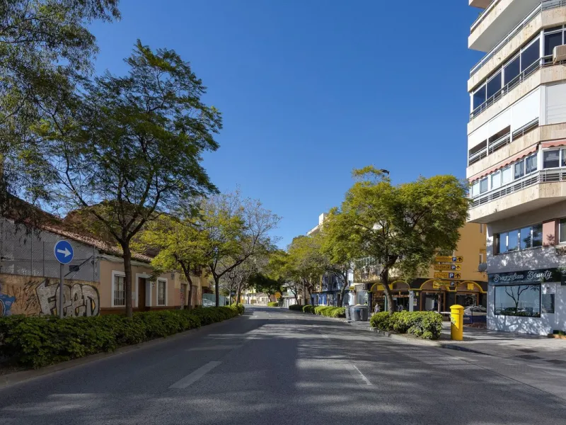 Discover this exclusive gem on the beachfront, where luxury and elegance blend seamlessly to offer you an unparalleled lifestyle in one of the most privileged areas of Málaga Capital, the Cerrado de Calderón urbanization.