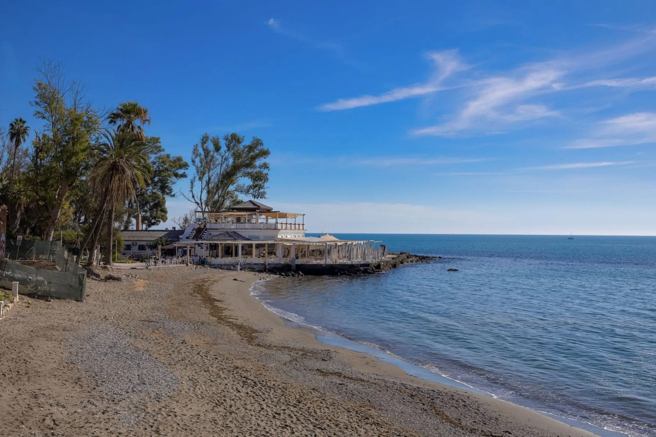 Discover this exclusive gem on the beachfront, where luxury and elegance blend seamlessly to offer you an unparalleled lifestyle in one of the most privileged areas of Málaga Capital, the Cerrado de Calderón urbanization.