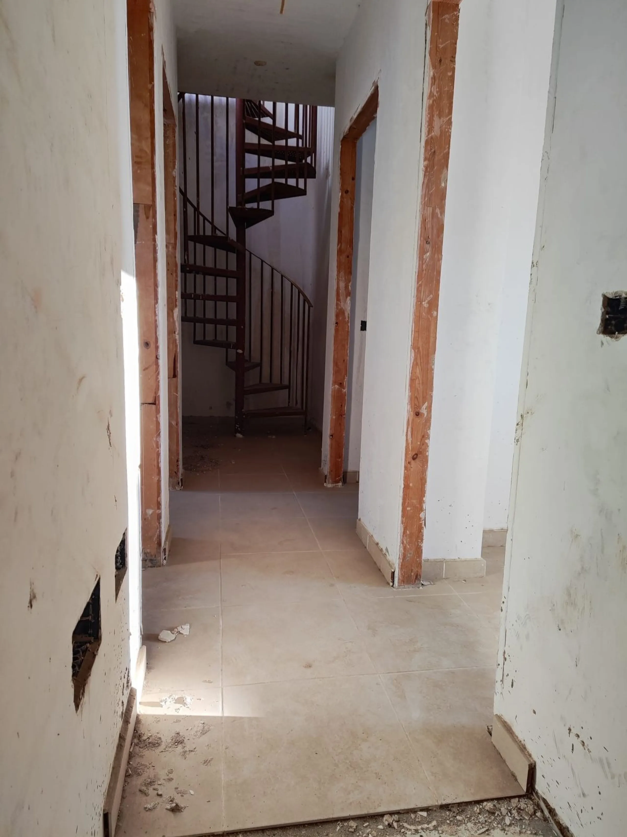 House - Semi-Detached House в продаже в Alcaucín, Málaga. В доме 3 спален и 2 ванных комнат. Площадь дома 7950 м²