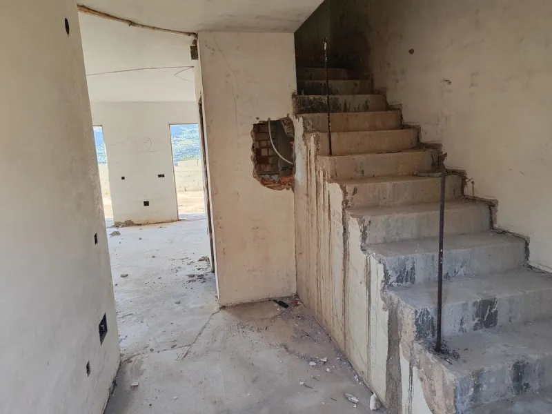 House - Semi-Detached House в продаже в Alcaucín, Málaga. В доме 3 спален и 2 ванных комнат. Площадь дома 7950 м²