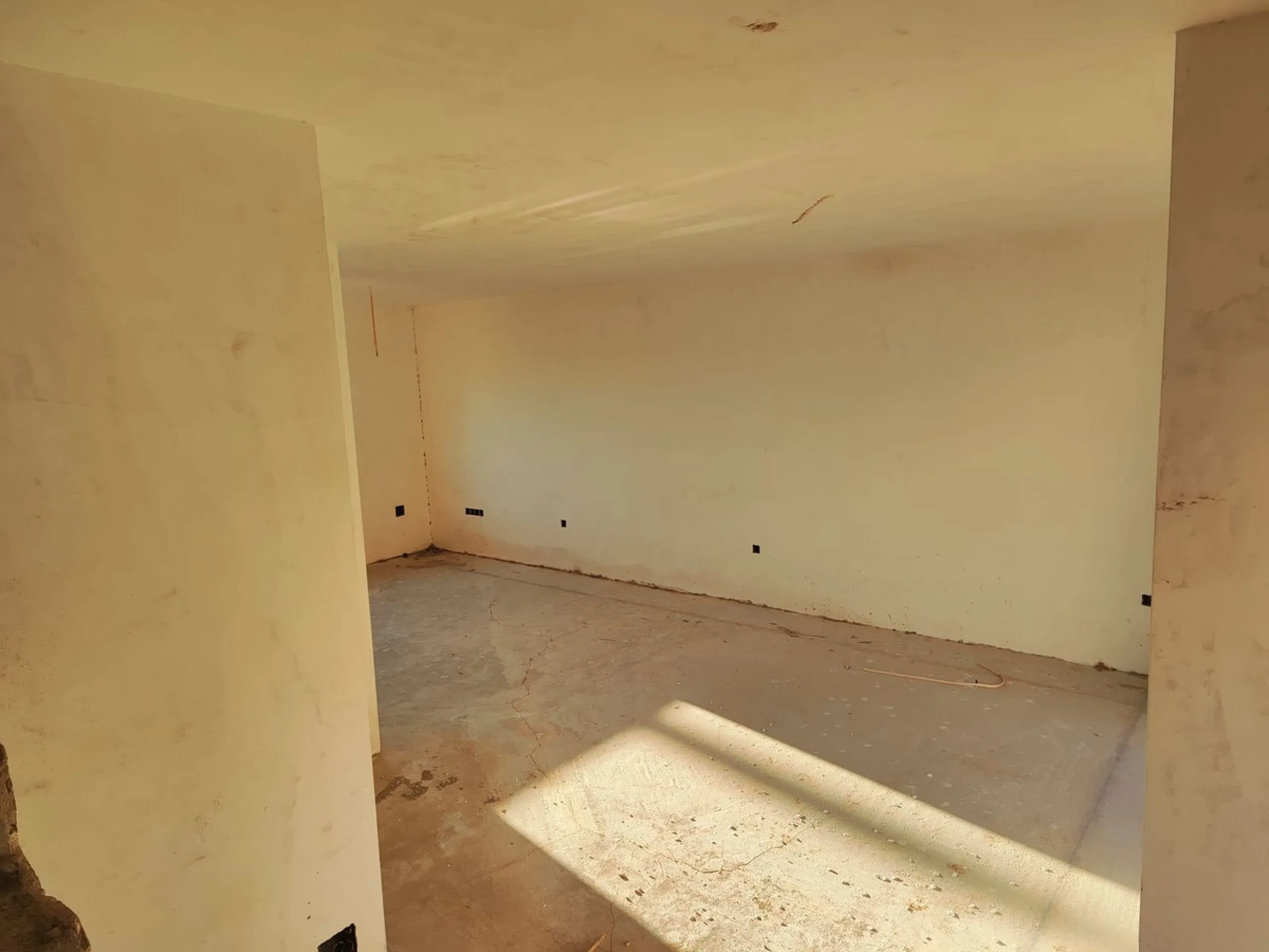 House - Semi-Detached House в продаже в Alcaucín, Málaga. В доме 3 спален и 2 ванных комнат. Площадь дома 7950 м²