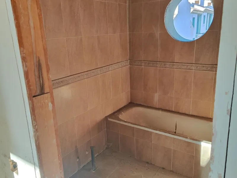 House - Semi-Detached House в продаже в Alcaucín, Málaga. В доме 3 спален и 2 ванных комнат. Площадь дома 7950 м²