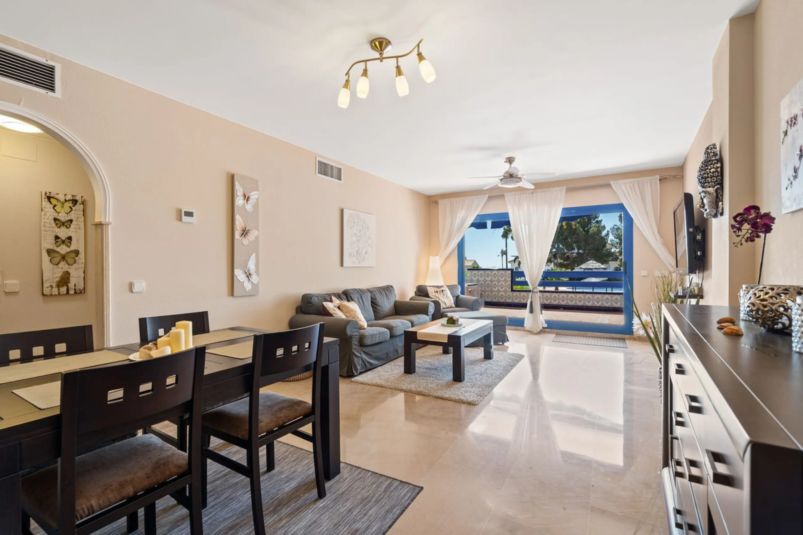 Apartment - Middle Floor Apartment в продаже в Manilva, Málaga. В доме 2 спален и 2 ванных комнат. Площадь дома 100 м²